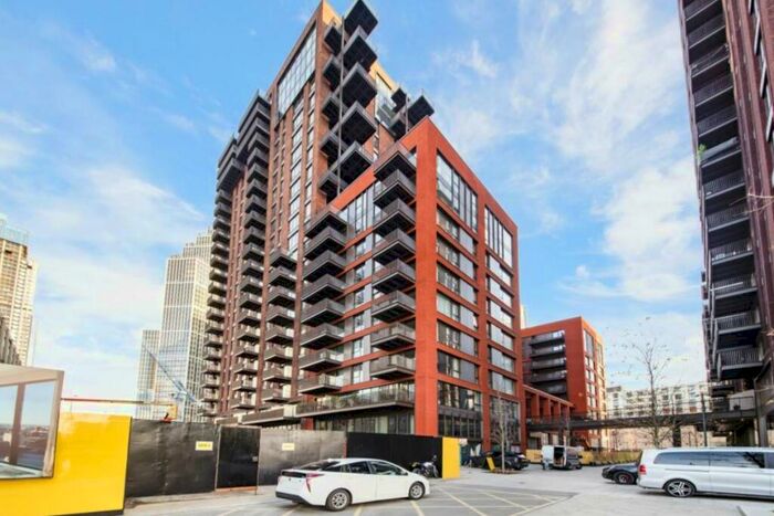 2 Bedroom Apartment To Rent In Viaduct Gardens, London, SW11