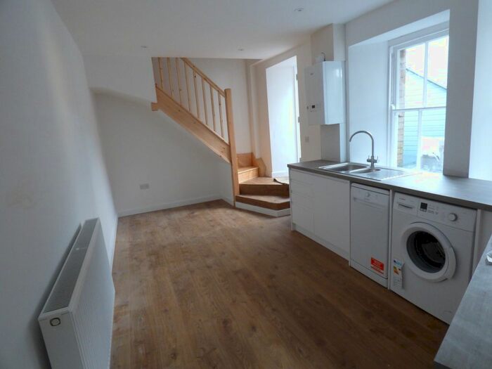 1 Bedroom Flat To Rent In Fore Street, Bovey Tracey, Newton Abbot