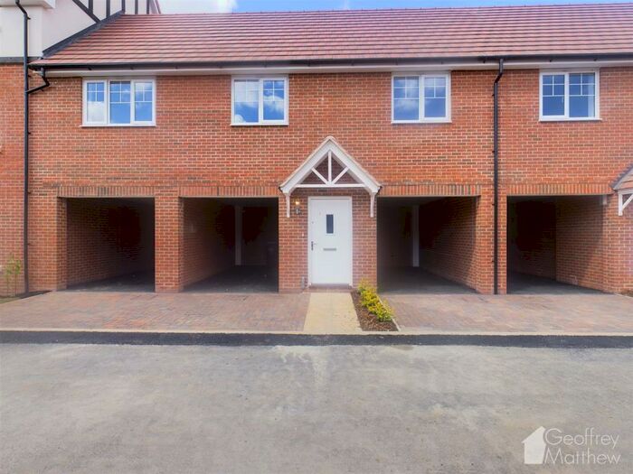 2 Bedroom Coach House To Rent In Sandpiper Road, Old Harlow, CM17