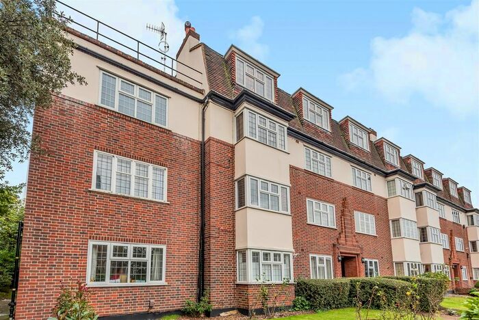 1 Bedroom Flat For Sale In Wentworth Court, Surbiton, KT6