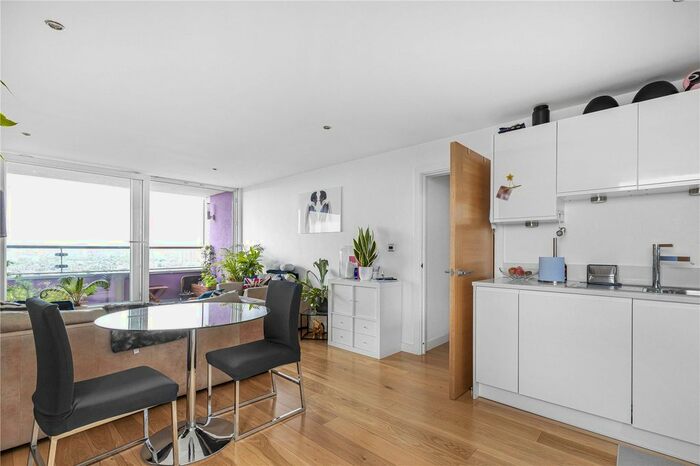 2 Bedroom Flat To Rent In Mallard Point, Rainhill Way, London, E3