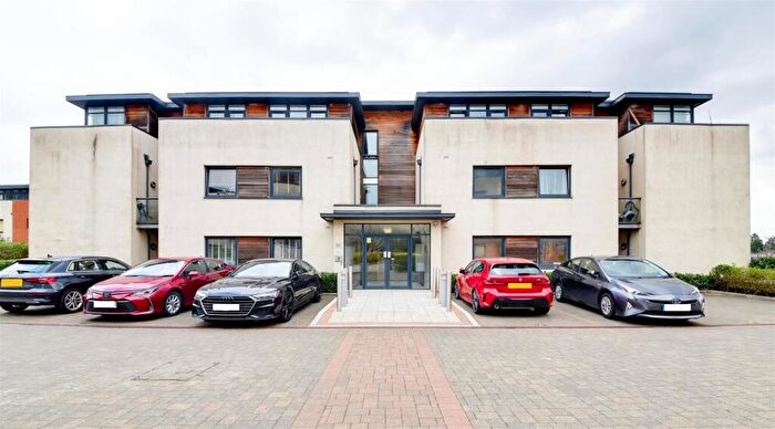 2 Bedroom Flat To Rent In Peacock Close, Mill Hill, NW7