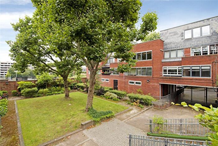 1 Bedroom Flat For Sale In Chalbury Walk, London, Middlesex, N1