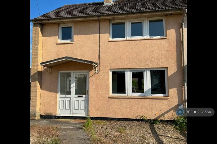 3 Bedroom Semi-Detached House To Rent In Newcroft Close, Calne, SN11