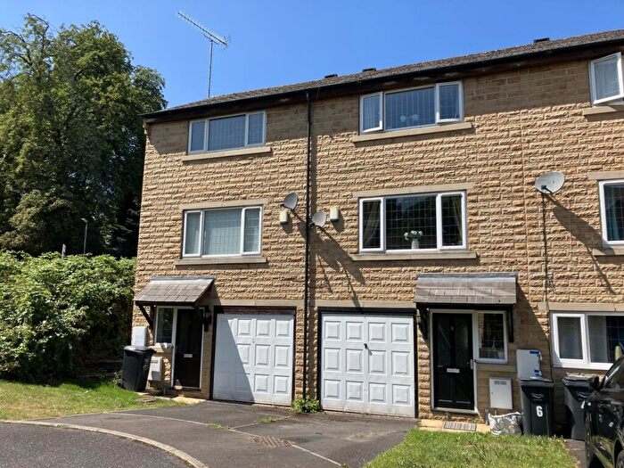 2 Bedroom Mews To Rent In The Orchards, Brighouse, West Yorkshire, HD6