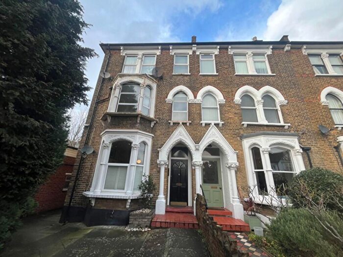2 Bedroom Flat To Rent In Fortis Green, London, Greater London, N2