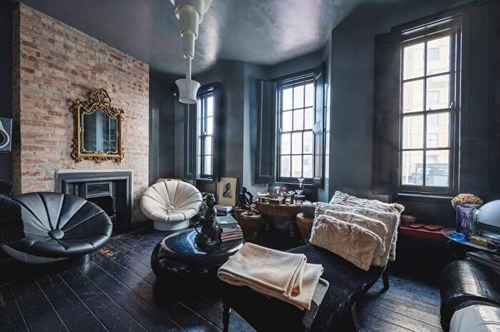 3 Bedroom Flat For Sale In Kings Road, Chelsea, London, SW10