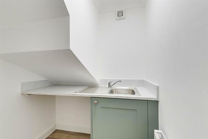 4 Bedroom Detached House For Sale In Meadow Croft Gardens, Hucknall, Nottinghamshire, NG15