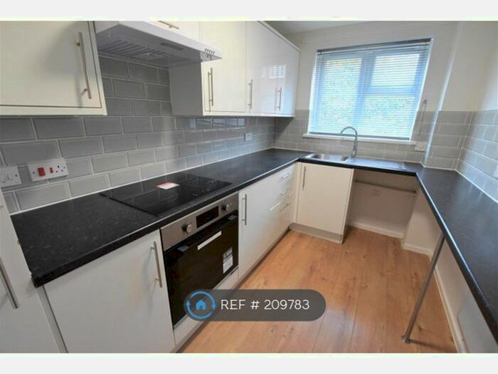 2 Bedroom Flat To Rent In Knowles Close, West Drayton UB7
