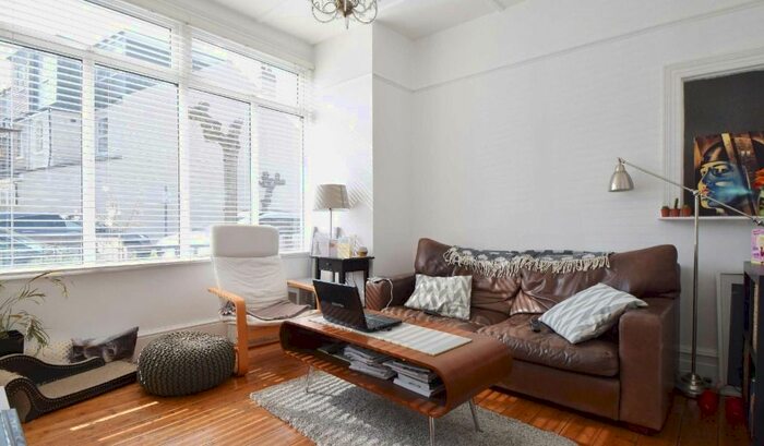 2 Bedroom Flat To Rent In Shelton Road, Wimbledon, SW19