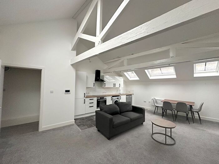 2 Bedroom Flat To Rent In Silver Street, Hull, Yorkshire, HU1