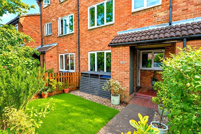 1 Bedroom Flat For Sale In Brangwyn Crescent, London, SW19