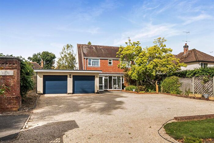 4 Bedroom Detached House For Sale In Barkham Road, Wokingham, Berkshire, RG41