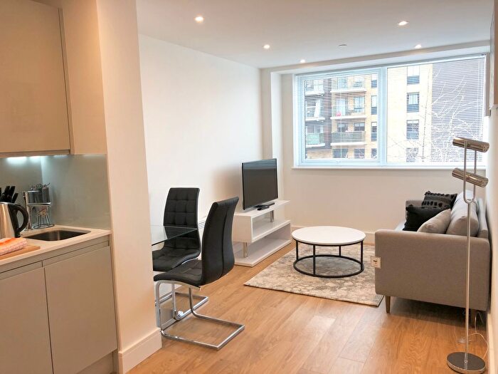 1 Bedroom Flat To Rent In Papermill House, Romford, RM1
