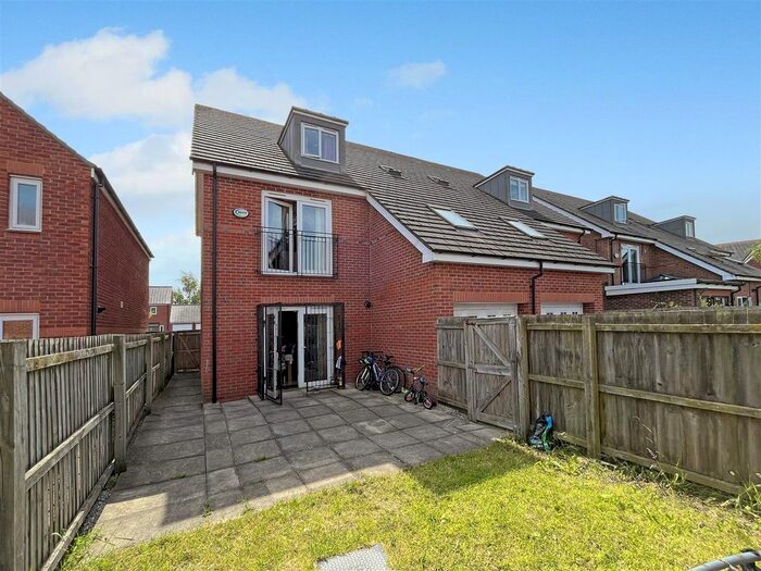 4 Bedroom Semidetached House For Sale In Rosebeck Walk, West Timperley