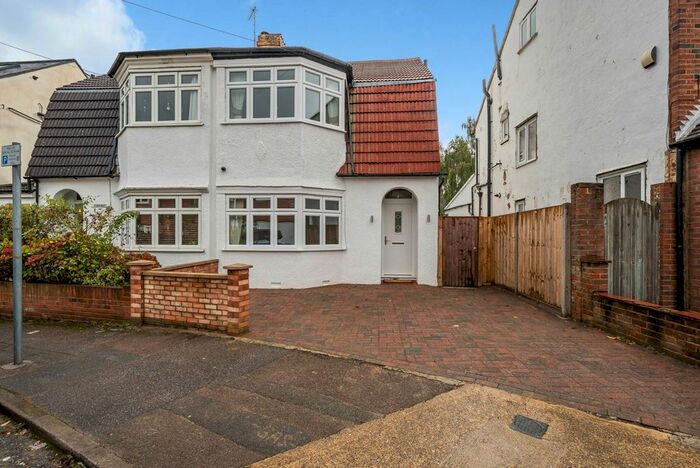 3 Bedroom Semi-Detached House To Rent In Minniedale, Surbiton, KT5