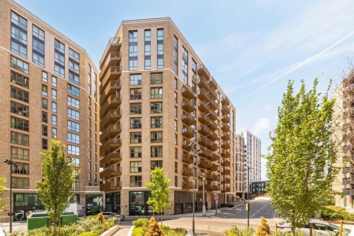 1 Bedroom Flat For Sale In Capital Interchange Way, Brentford, TW8