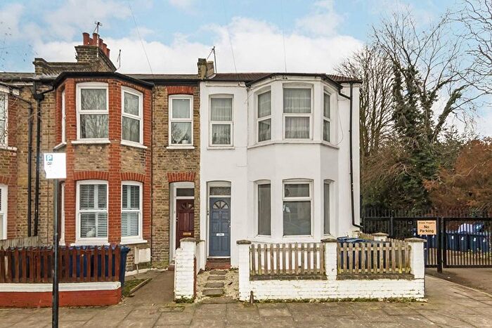 1 Bedroom Flat To Rent In Shirley Gardens, London, W7