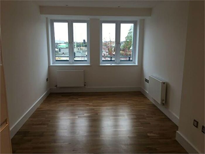 1 Bedroom Flat To Rent In Swanfield Road, Waltham Cross, EN8