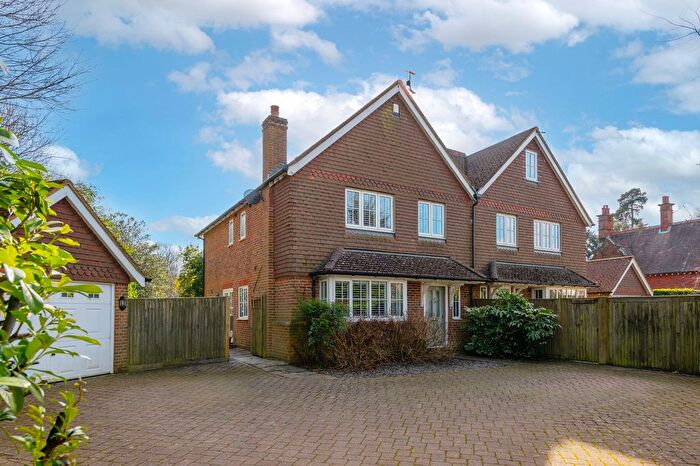 4 Bedroom Semi-Detached House For Sale In Bletchingley Road, Nutfield, RH1