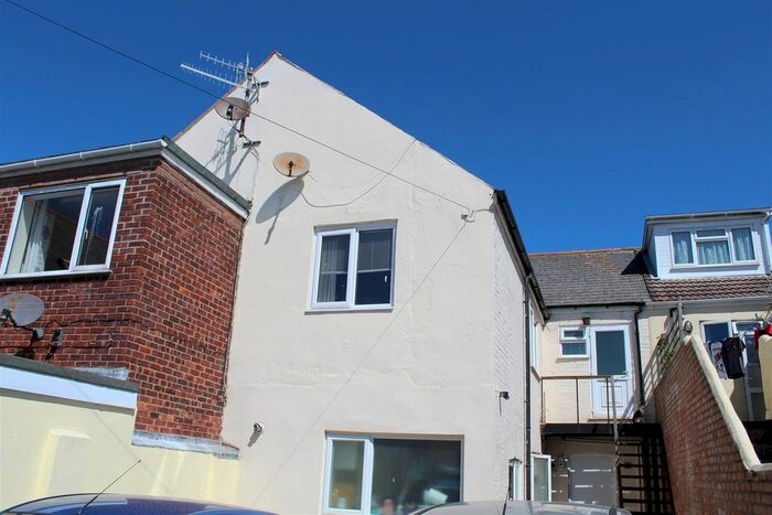 1 Bedroom Flat To Rent In Abbotsbury Road, Weymouth, DT4