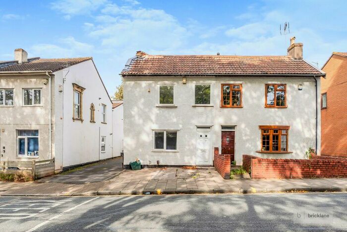 3 Bedroom House To Rent In Two Mile Hill Road, Bristol, BS15