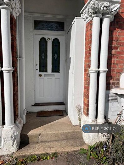 2 Bedroom Flat To Rent In Ballards Lane, London, N3