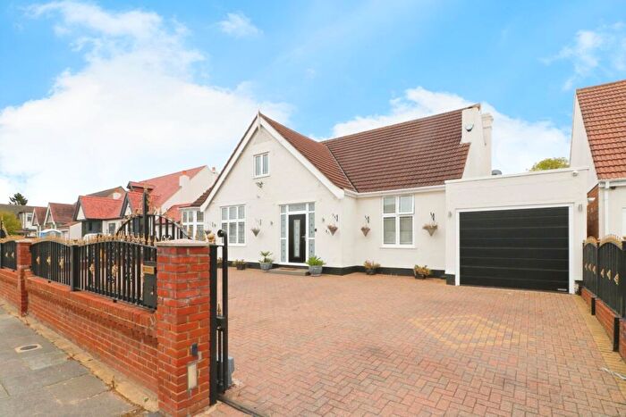 5 Bedroom Bungalow For Sale In Egerton Gardens, Ilford, IG3