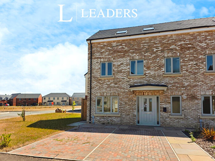 3 Bedroom Town House To Rent In Primrose Close, Quadring, PE11