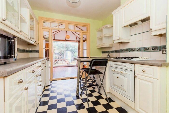 1 Bedroom Flat To Rent In Letchworth Street, London, SW17