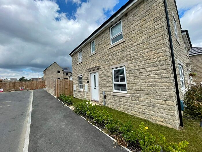 3 Bedroom Semi-Detached House To Rent In Billets Avenue, Bradford, BD2