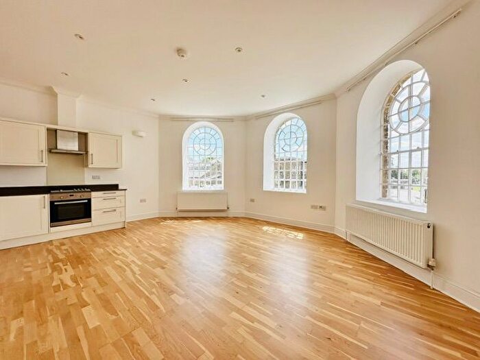 2 Bedroom Flat For Sale In Hilda Road, London, UB2