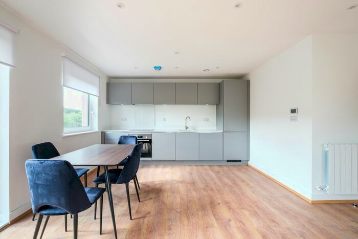 2 Bedroom Flat To Rent In Well Farm Road, Whyteleafe, CR3