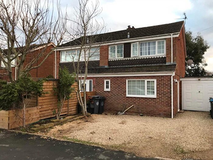 3 Bedroom End Of Terrace House To Rent In Burwell Drive, Witney, OX28