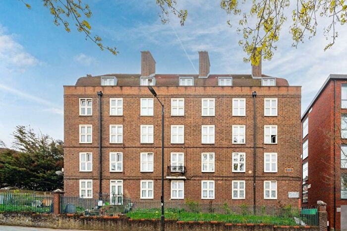 2 Bedroom Flat To Rent In Wandsworth Road, Nine Elms, London, SW8