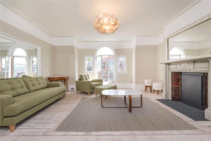 4 Bedroom Flat To Rent In Fortune Green Road, West Hampstead, NW6