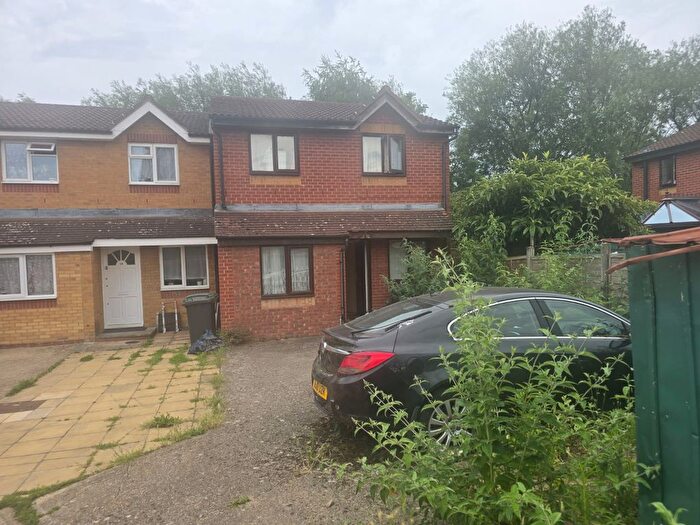 3 Bedroom Terraced House For Sale In Bream Close, London, N17