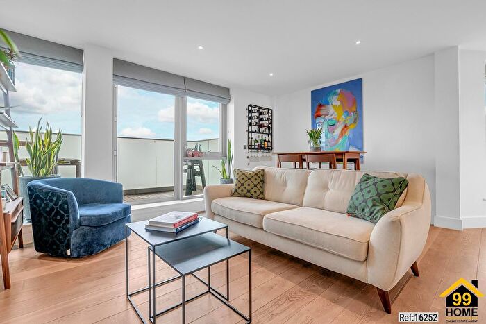 2 Bedroom Flat For Sale In Wimbledon Park Road, Southfields, London, SW18