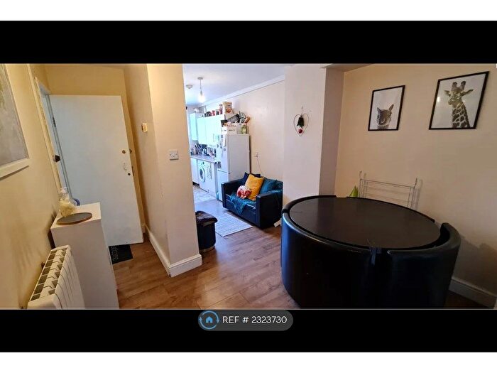 3 Bedroom Flat To Rent In St. Mary Road, London, E17