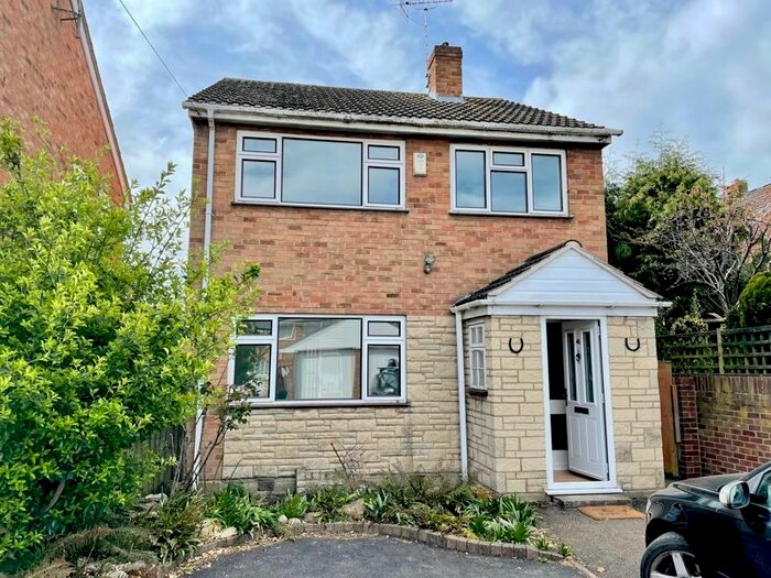 3 Bedroom Property To Rent In Concorde Way, Gloucester, GL4