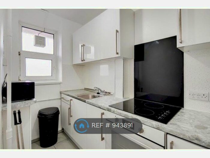 3 Bedroom Flat To Rent In Redmill House, London, E1