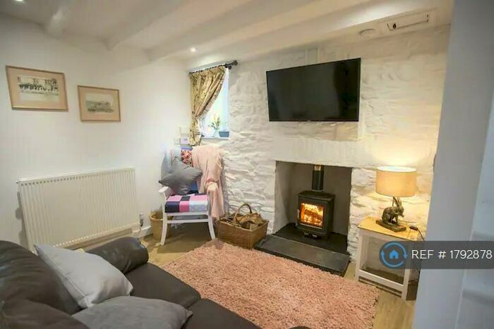 1 Bedroom Semi-Detached House To Rent In Clifton Terrace, Llandysul, SA44