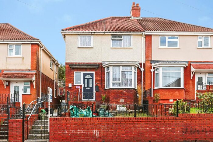 3 Bedroom Semi Detached House For Sale In Garden Suburbs, Trimsaran, Kidwelly, Carmarthenshire, SA17
