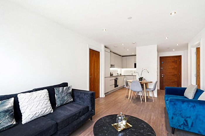 1 Bedroom Flat To Rent In Thames Quarter, Reading, RG1