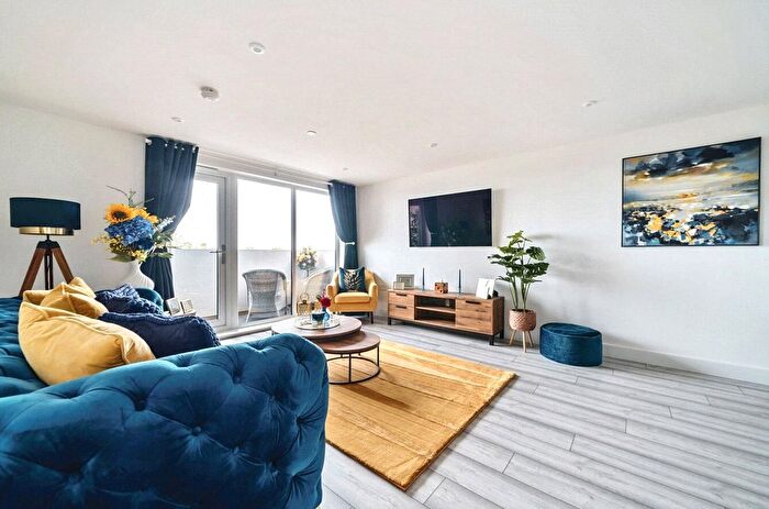 2 Bedroom Flat To Rent In Church Street, Sittingbourne, Kent, ME10