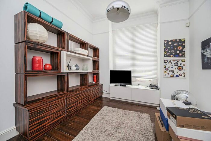 1 Bedroom Flat To Rent In Amhurst Park, Stoke Newington, London, N16