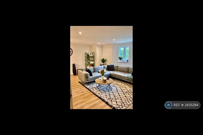 2 Bedroom Flat To Rent In Hedley Road, St. Albans, AL1