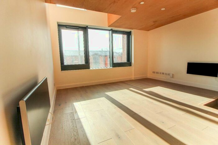 2 Bedroom Apartment To Rent In Sky Gardens, Spinners Way, M15