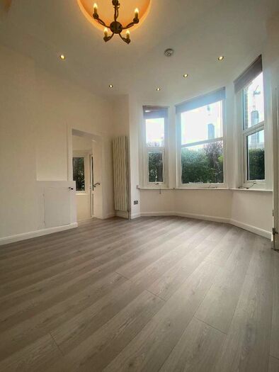 2 Bedroom Flat To Rent In Oval House, Oval Road, Croydon, CR0