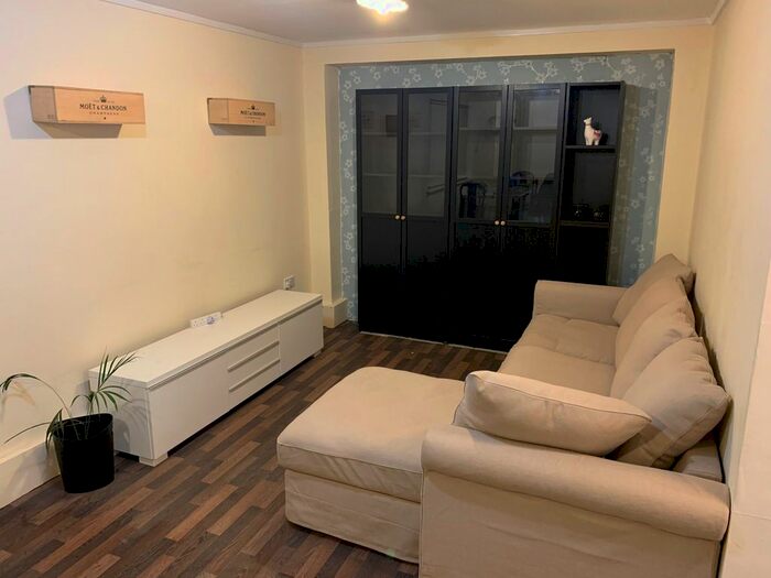 3 Bedroom Flat To Rent In Cardale Walk, Harpurhey, M9